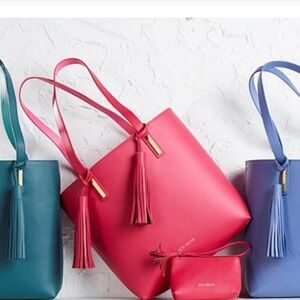 Joy and Iman Chic leather tote with pop out Insert NAVY